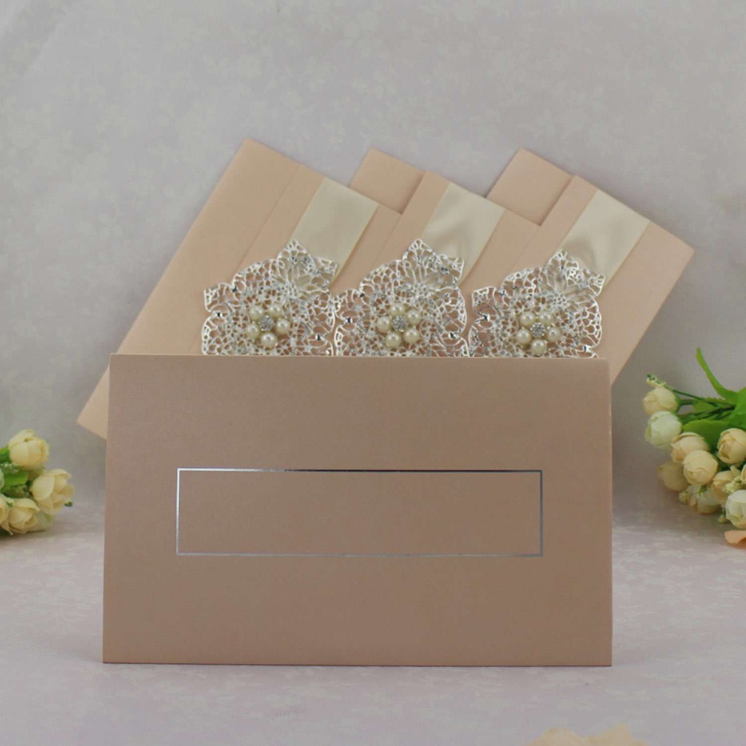 Invitation Card with Buckle Decoration Foil Printing Customized Wedding Invites Reception Card 
